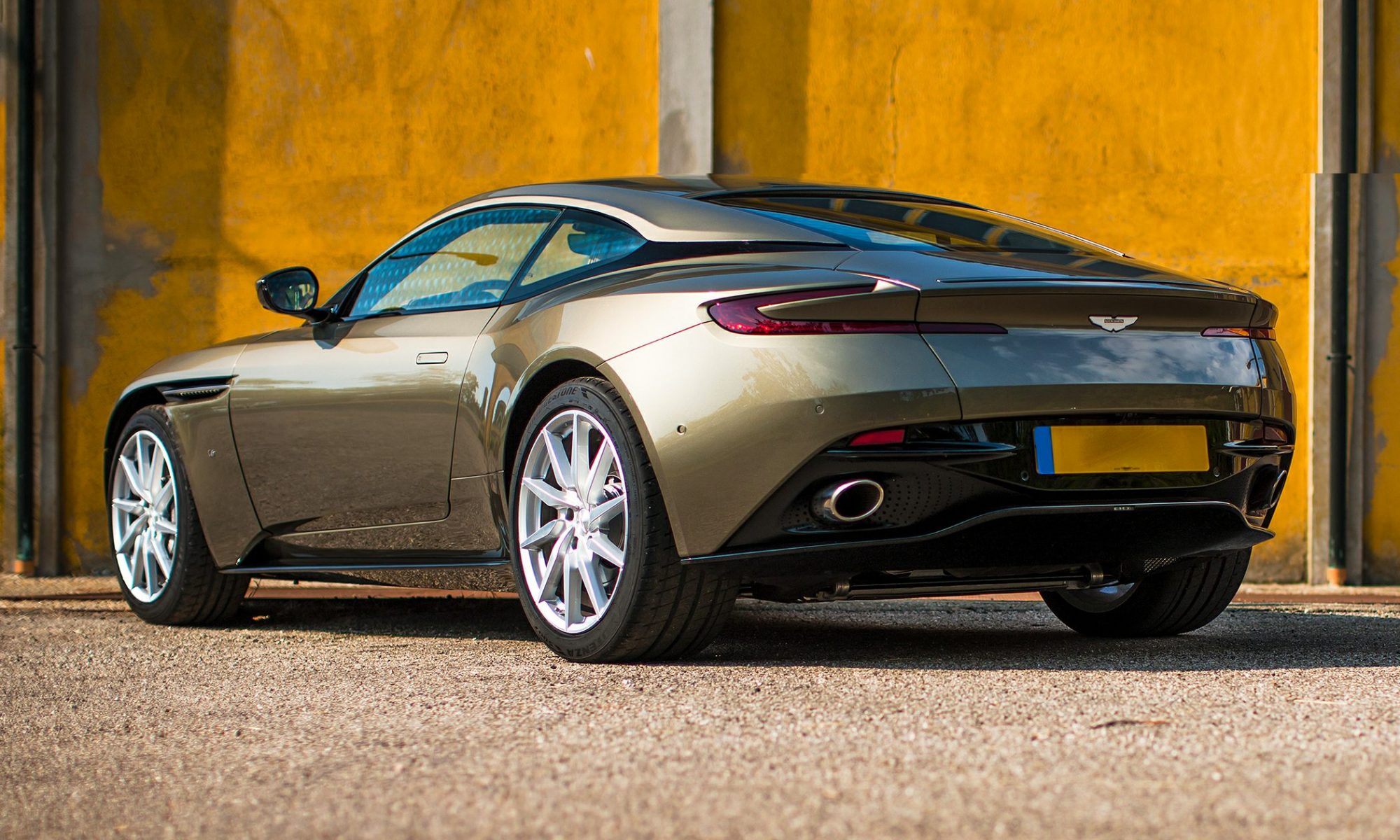 2021 Aston Martin DB11
