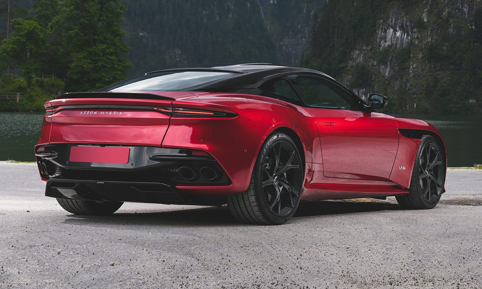 2021 Aston Martin DBS