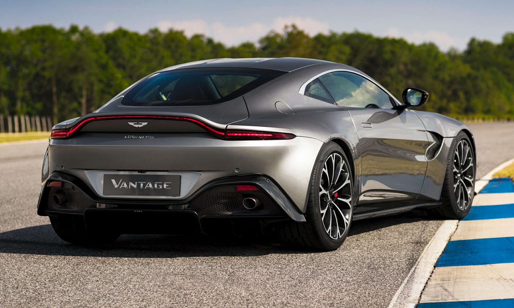 2021 Aston Martin Vantage